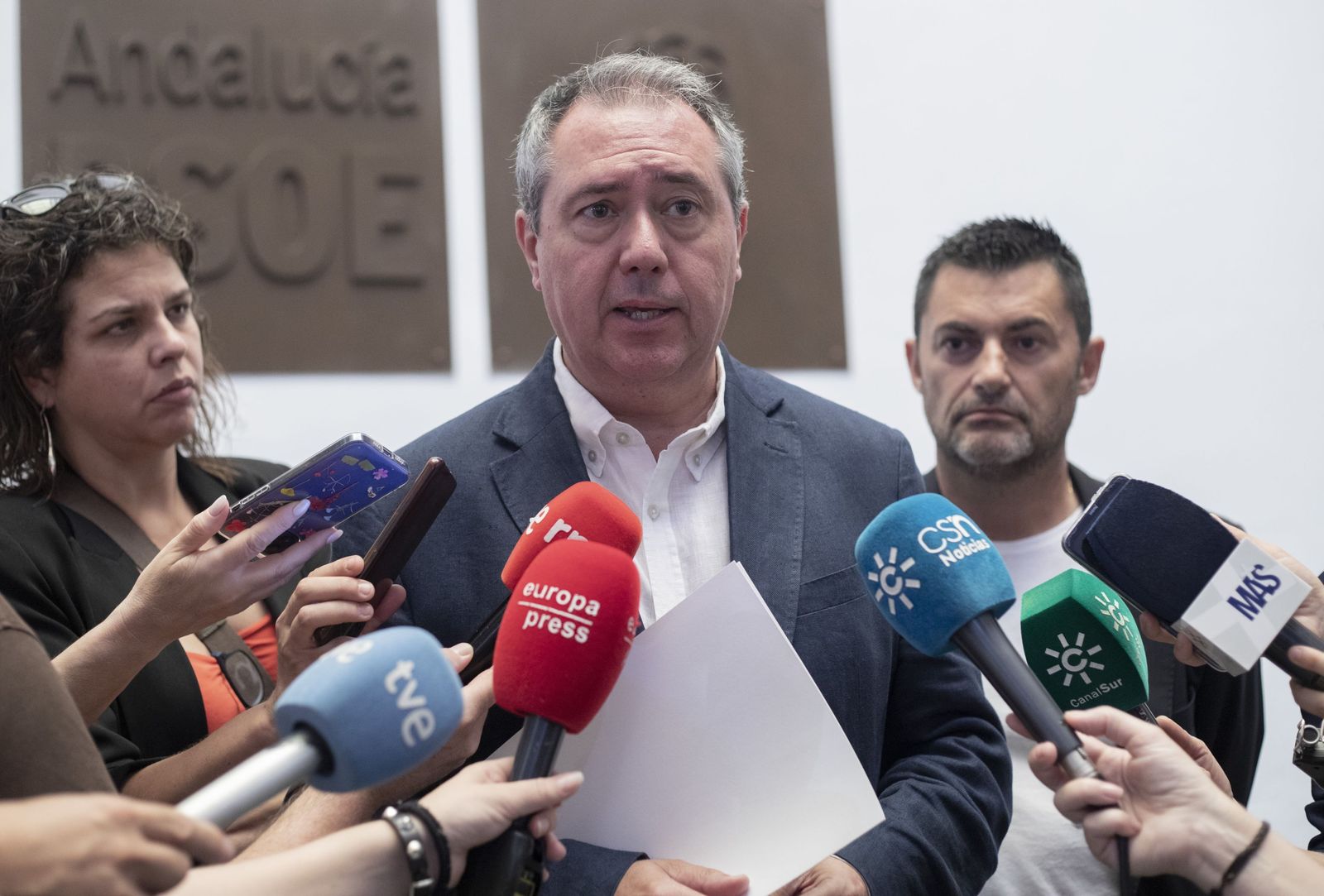 El secretario general del PSOE-A, Juan Espadas, en una atención a medios