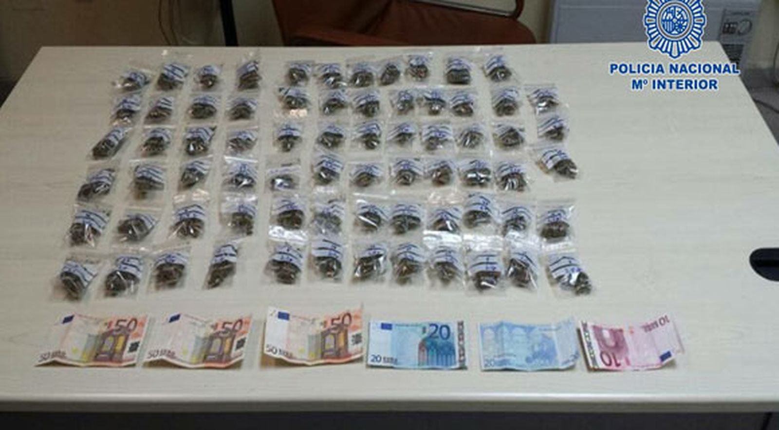 Ofrece marihuana a dos policías de paisano en el festival Territorios