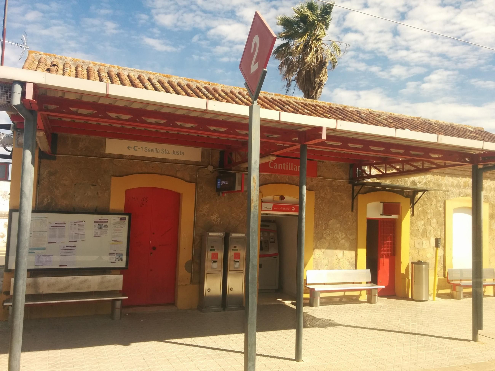 Estación de Cantillana de Renfe. Estación de Cantillana de Renfe.