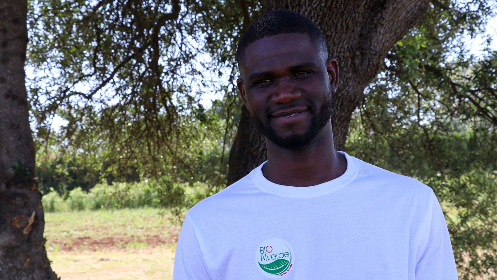 Katile en la finca donde trabaja en Bioalverde.