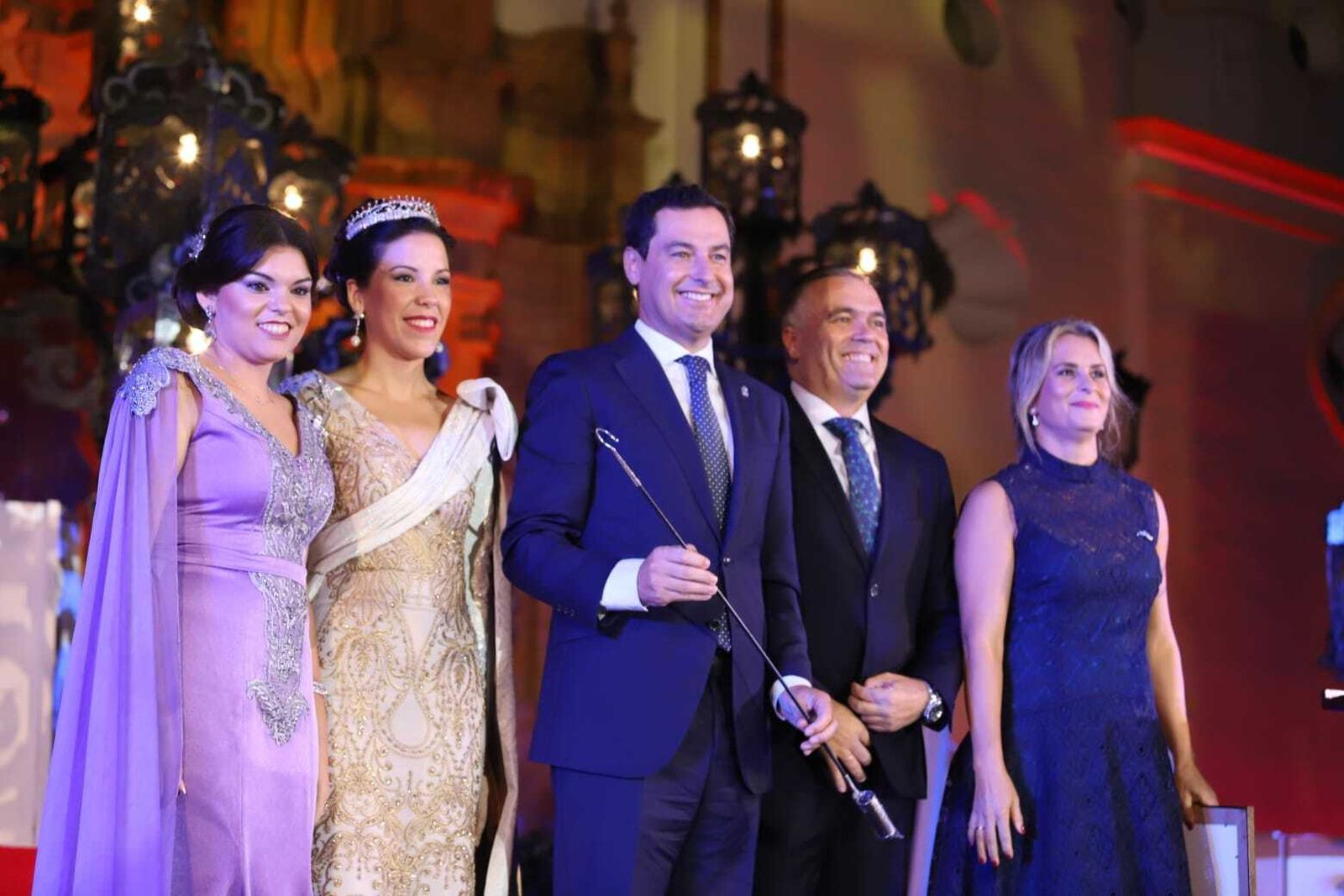 Juan Manuel Moreno Bonilla sonríe tras el nombramiento de Capataz de Honor.