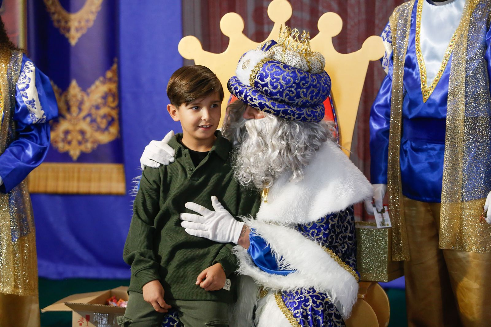 Búscate en las fotos del arrastre de latas 2026 en Los Barrios