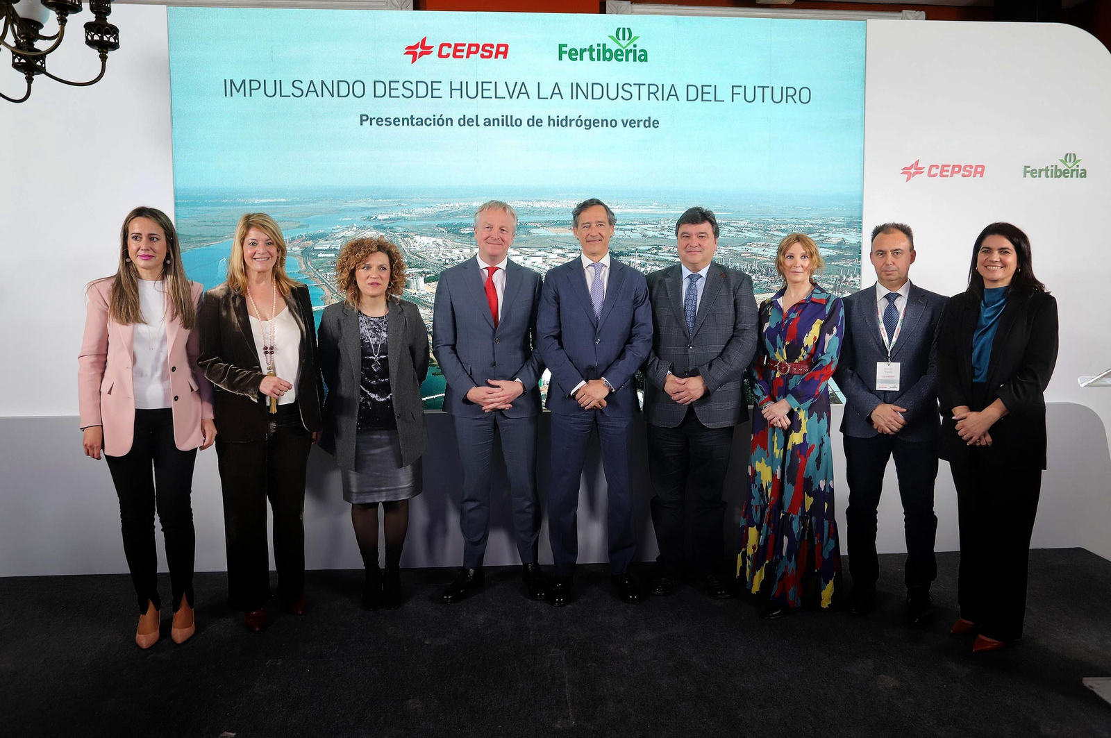 Imágenes de la firma del acuerdo entre Cepsa y Fertiberia para implantar el anillo de hidrógeno verde en Huelva