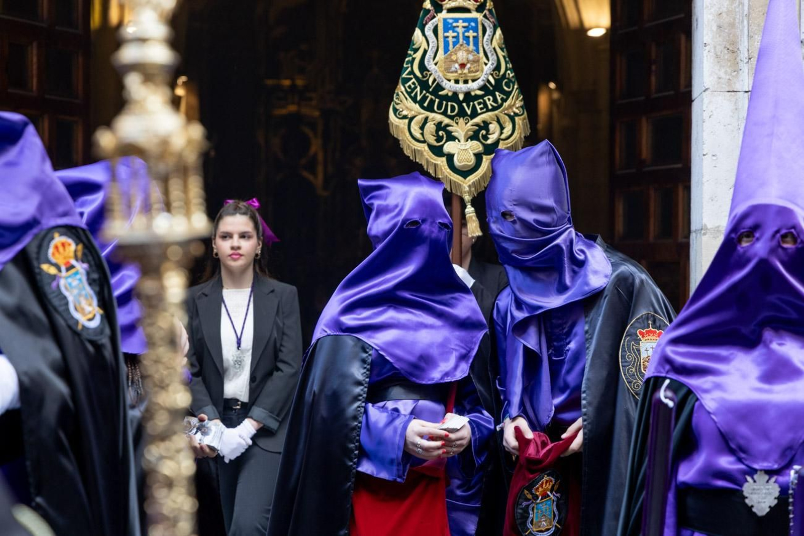 Las cofradías de la Vera Cruz, Expiración y Gran Poder lucen sus cortejos en la calle