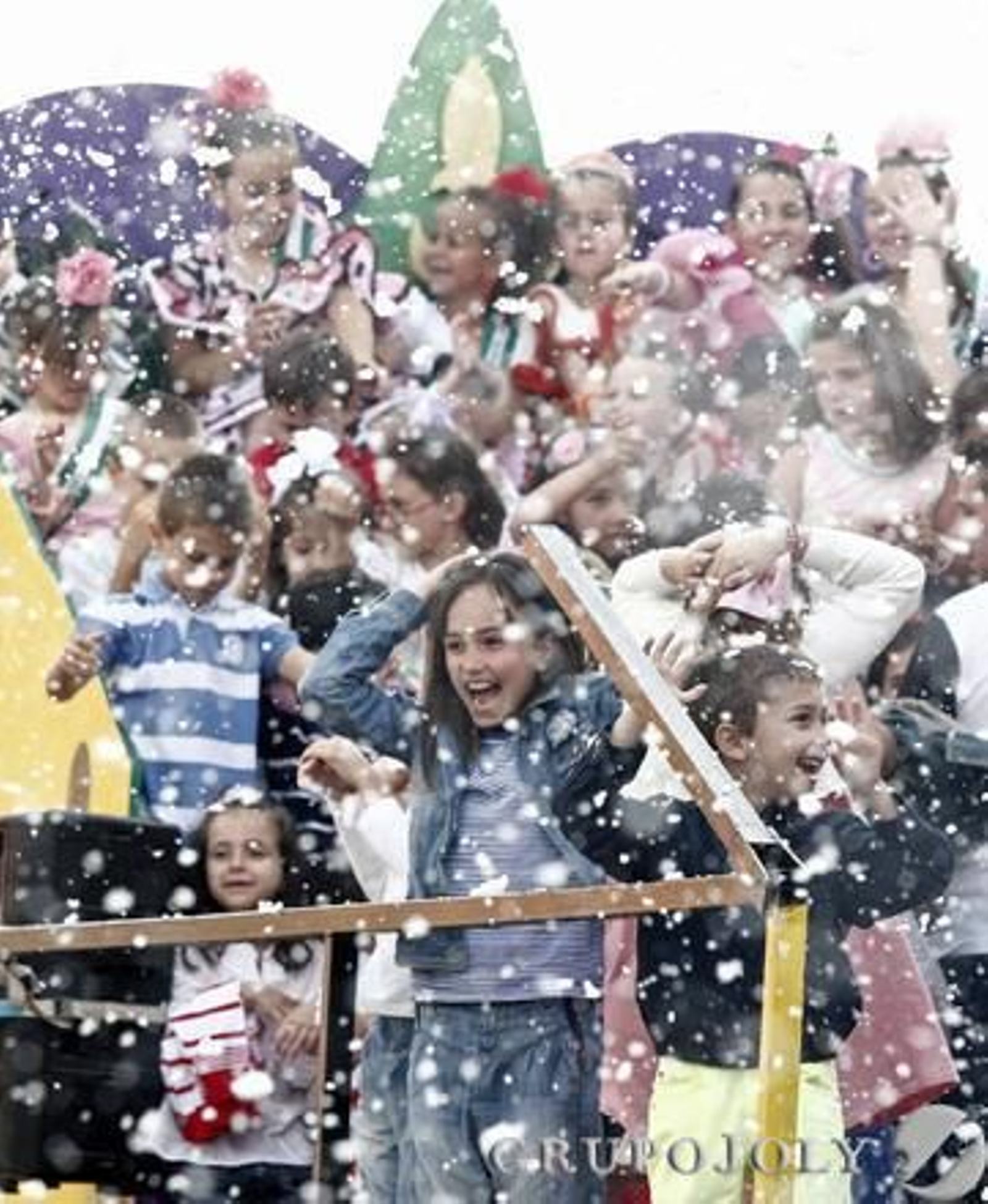 La ubicación de la portada en la avenida Tercer Centenario modifica el recorrido de las seis carrozas.  Foto: Erasmo Fenoy