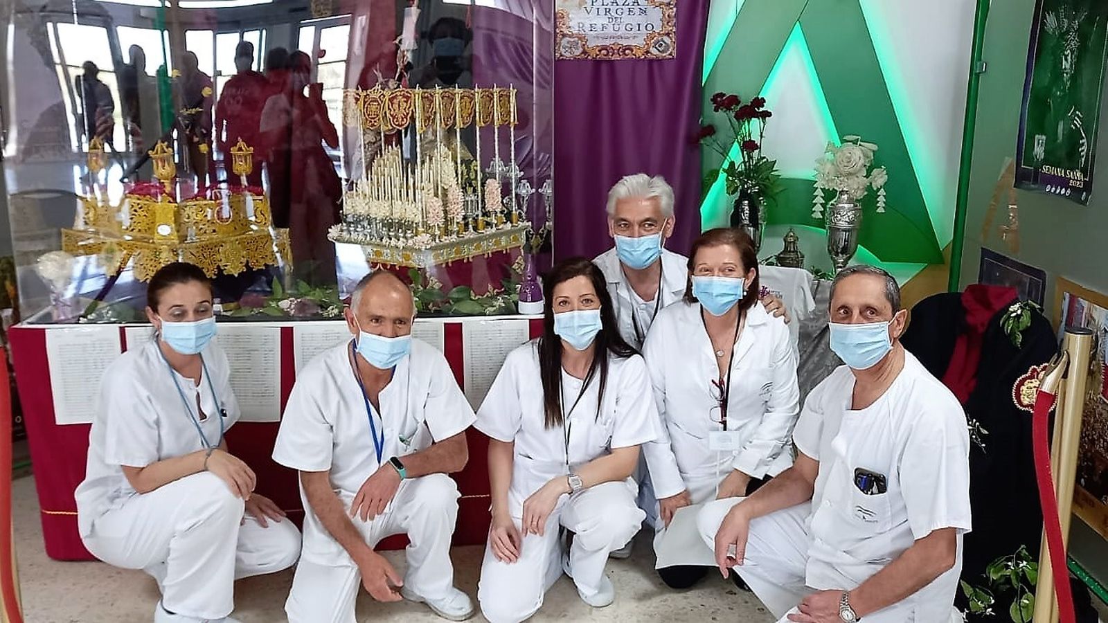 Los impulsores de la iniciativa, en el hospital Infanta Elena.