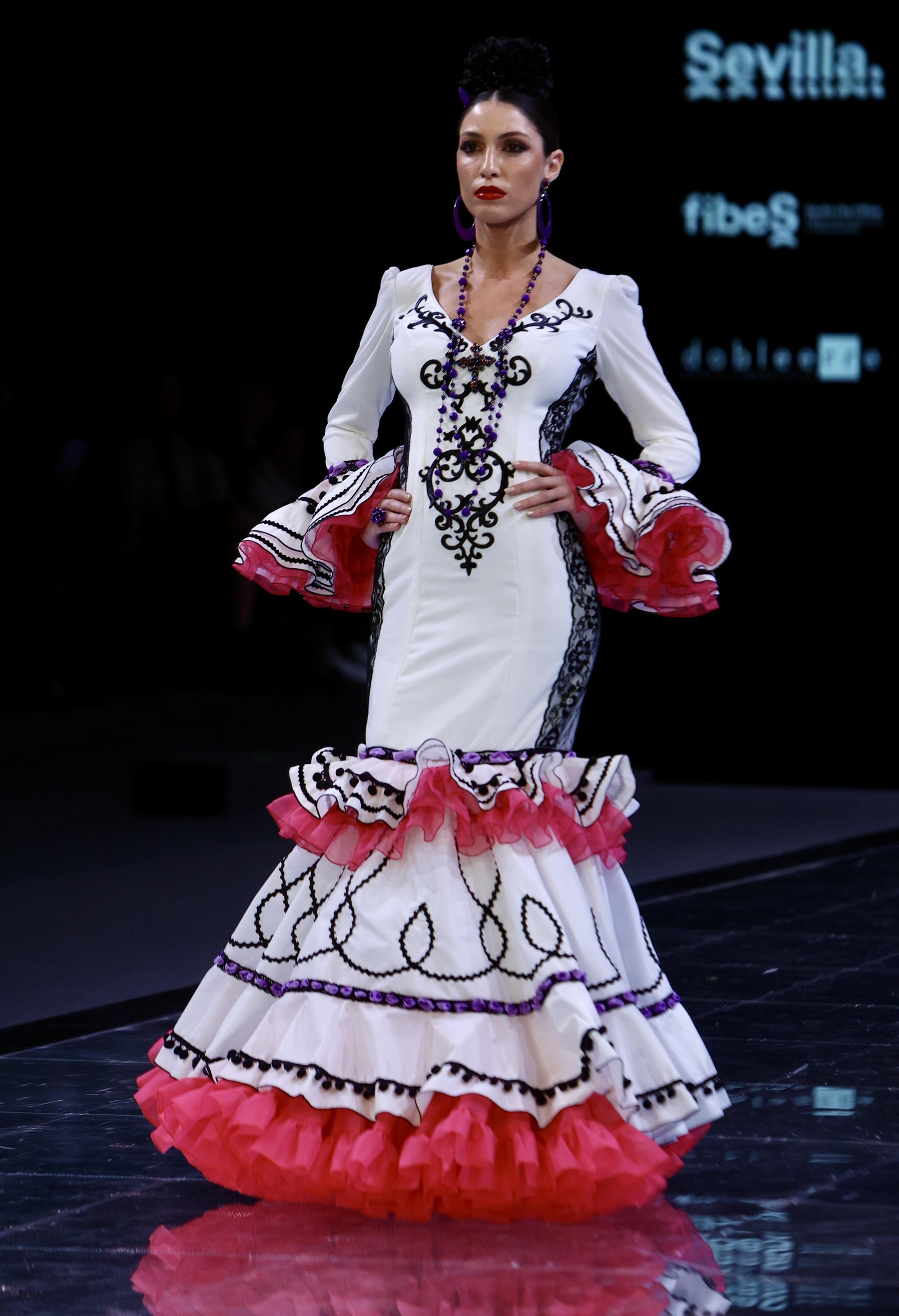 Desfile de Inma Castrejón en SIMOF 2024, todas las fotos