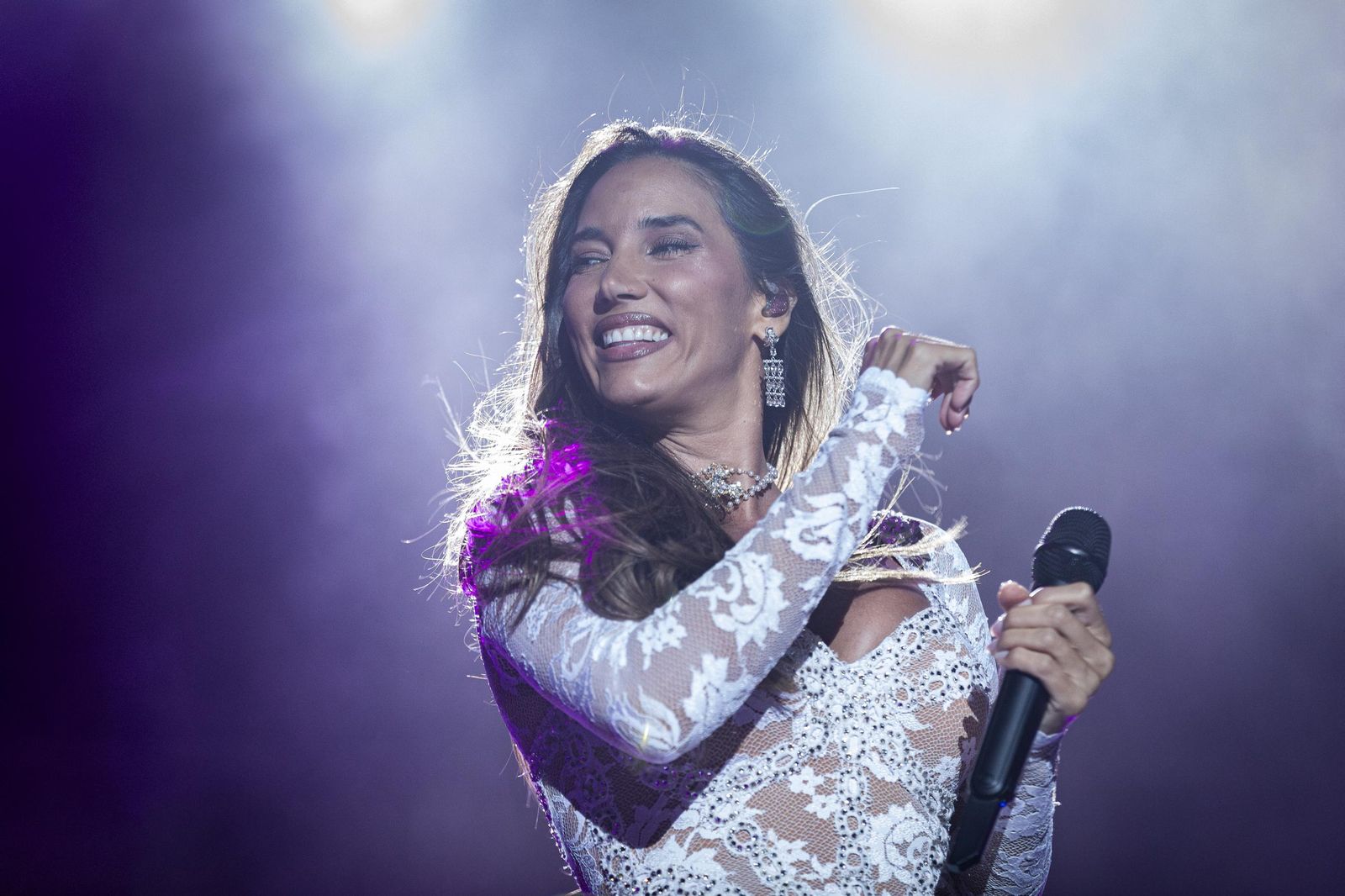 Búscate en las imágenes del concierto de India Martínez en San Fernando