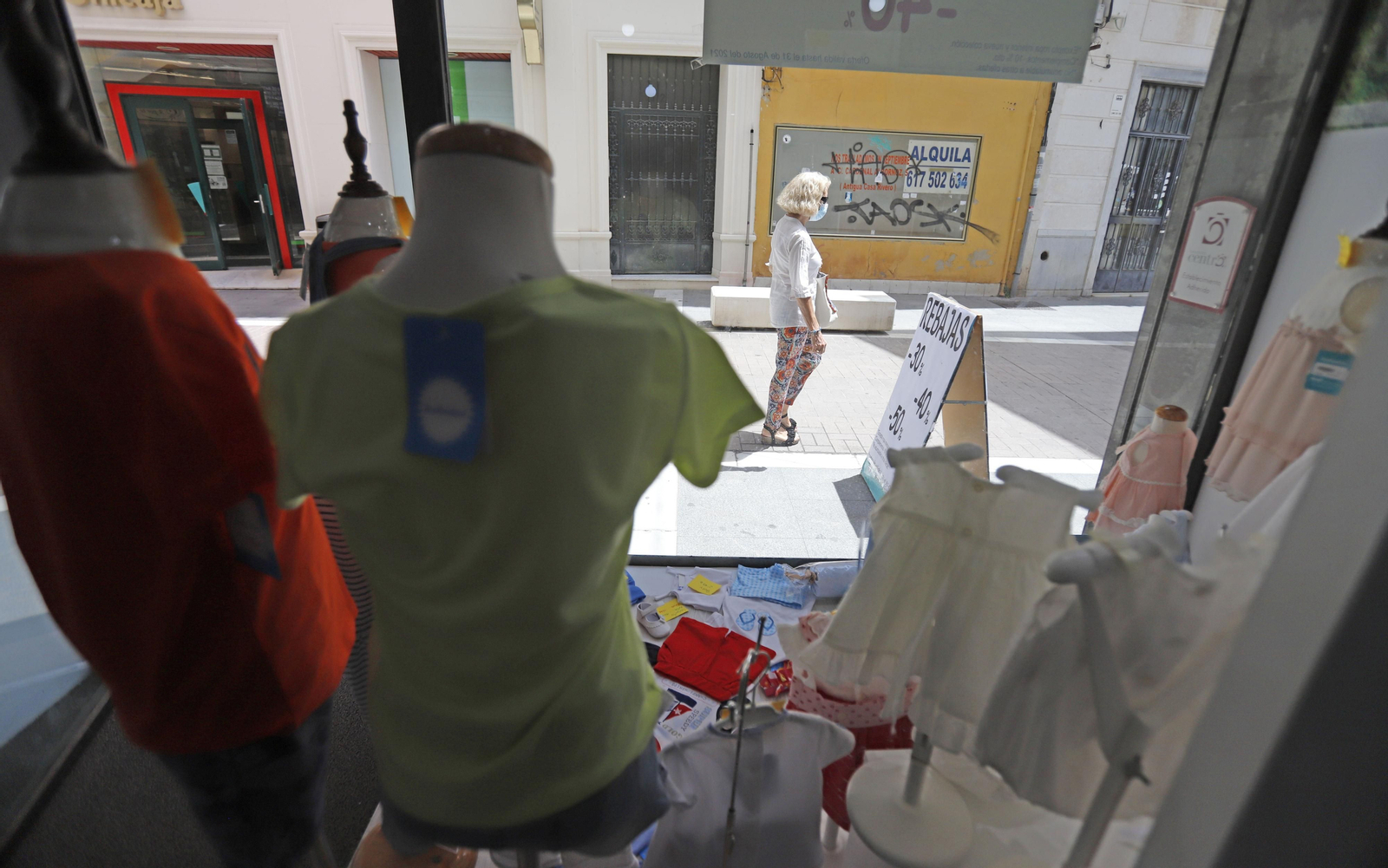 Imágenes de las Rebajas de verano en Huelva