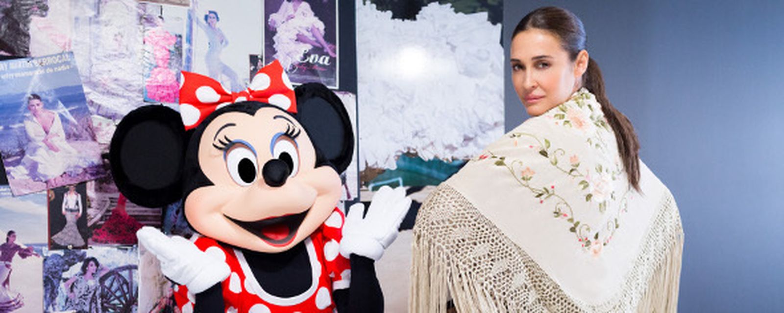 Unas 'peinas' inspiradas en las orejas de Minnie, un mantón con flores-mouse y un vestido son los diseños de la colección.  Imagen.net