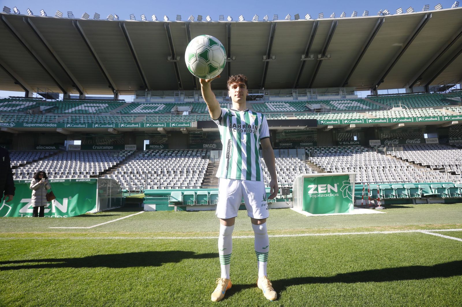 Las mejores fotos de la presentación de Diego Percan con el Córdoba CF