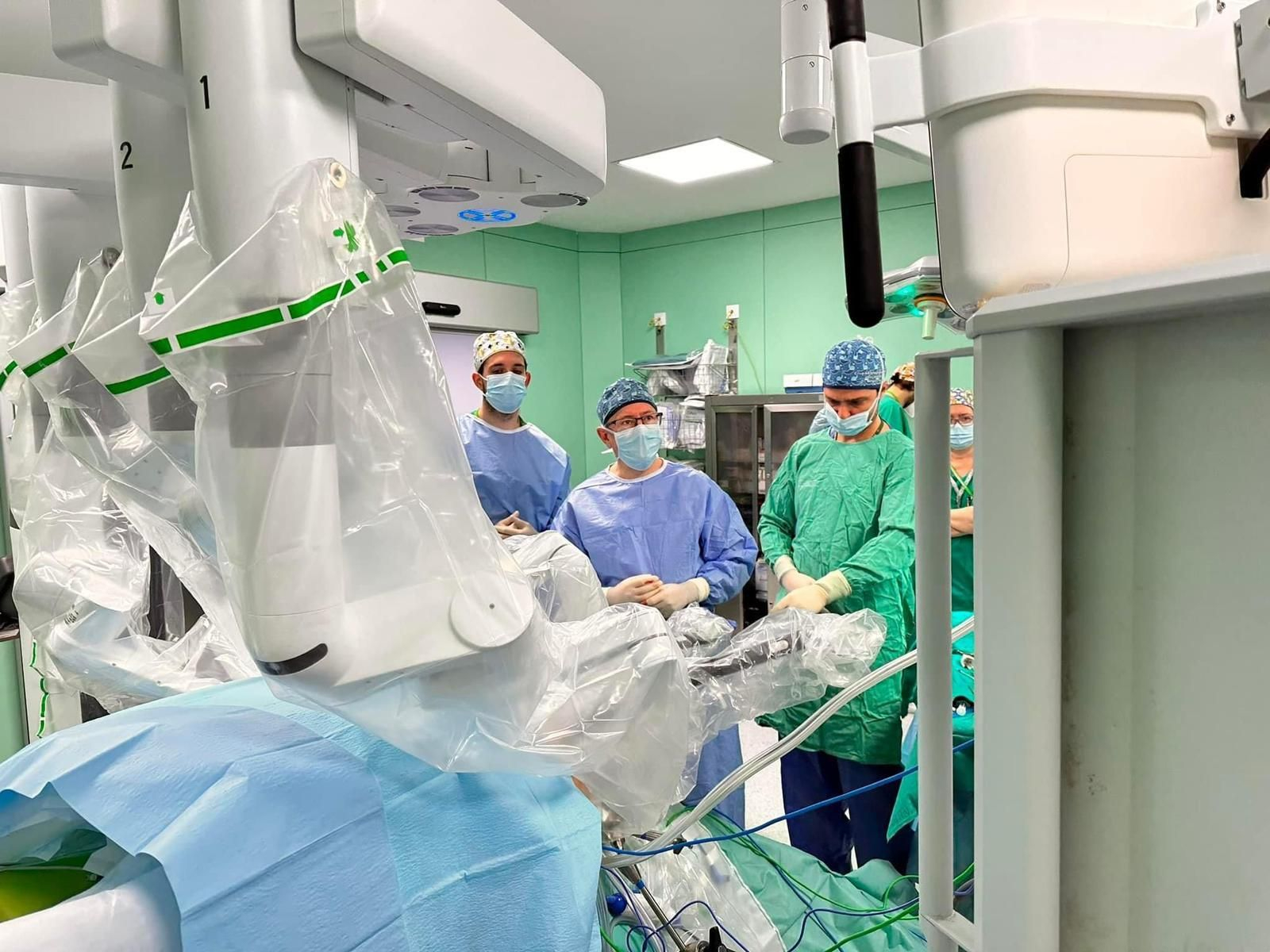 Una de las intervenciones realizadas con este robot. Una de las intervenciones realizadas con este robot.
