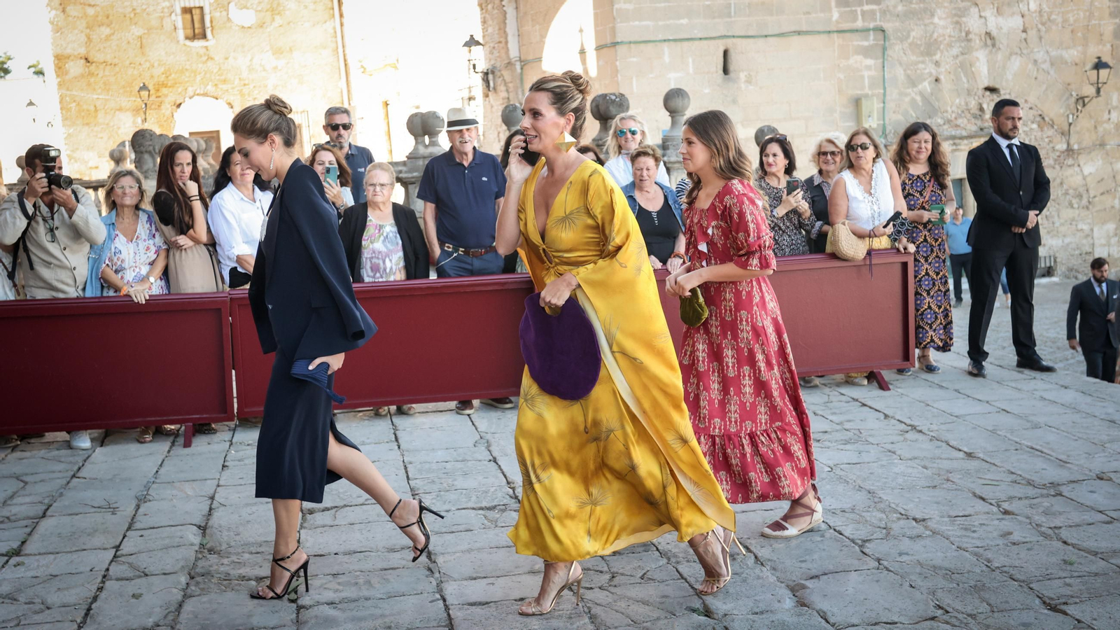 Imágenes de los asistentes a la boda de Ana Cristina Portillo Domecq en la Catedral de Jerez Imágenes de los asistentes a la boda de Ana Cristina Portillo Domecq en la Catedral de Jerez