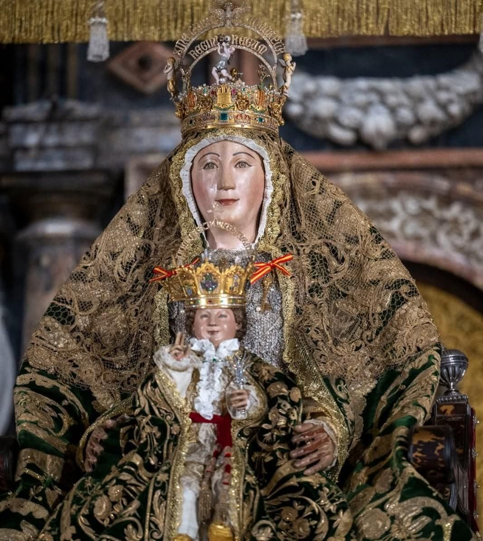La Virgen de los Reyes, ya dispuesta para la procesión del 15 de agosto.