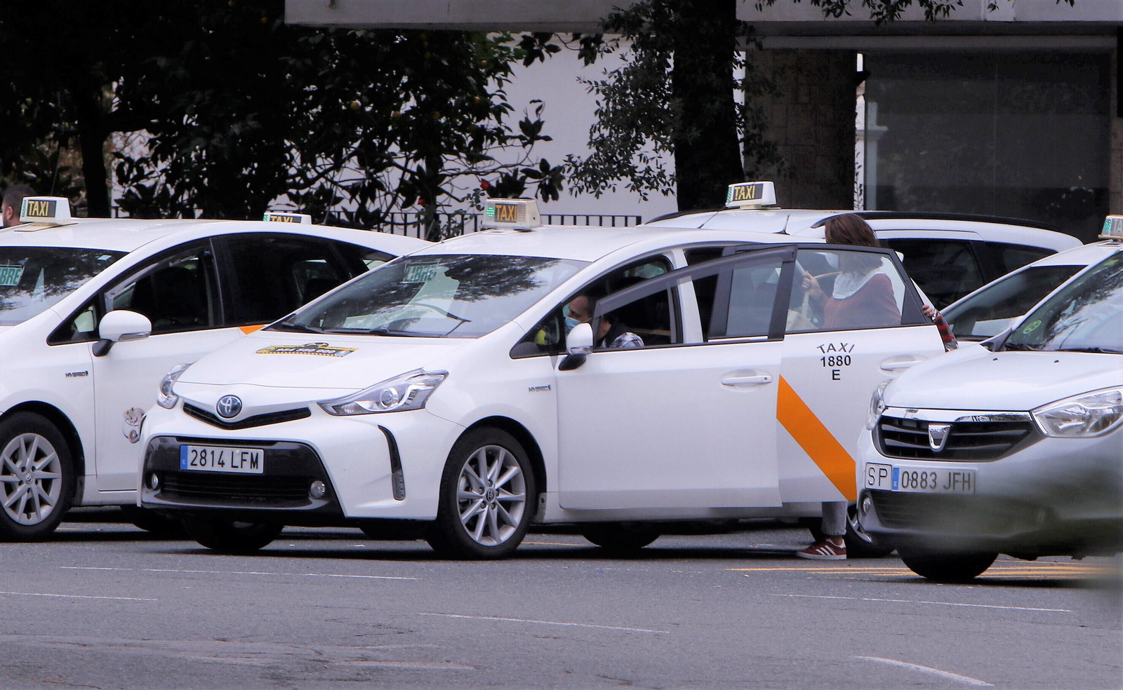 Una parada de taxi en el centro de Sevilla.
