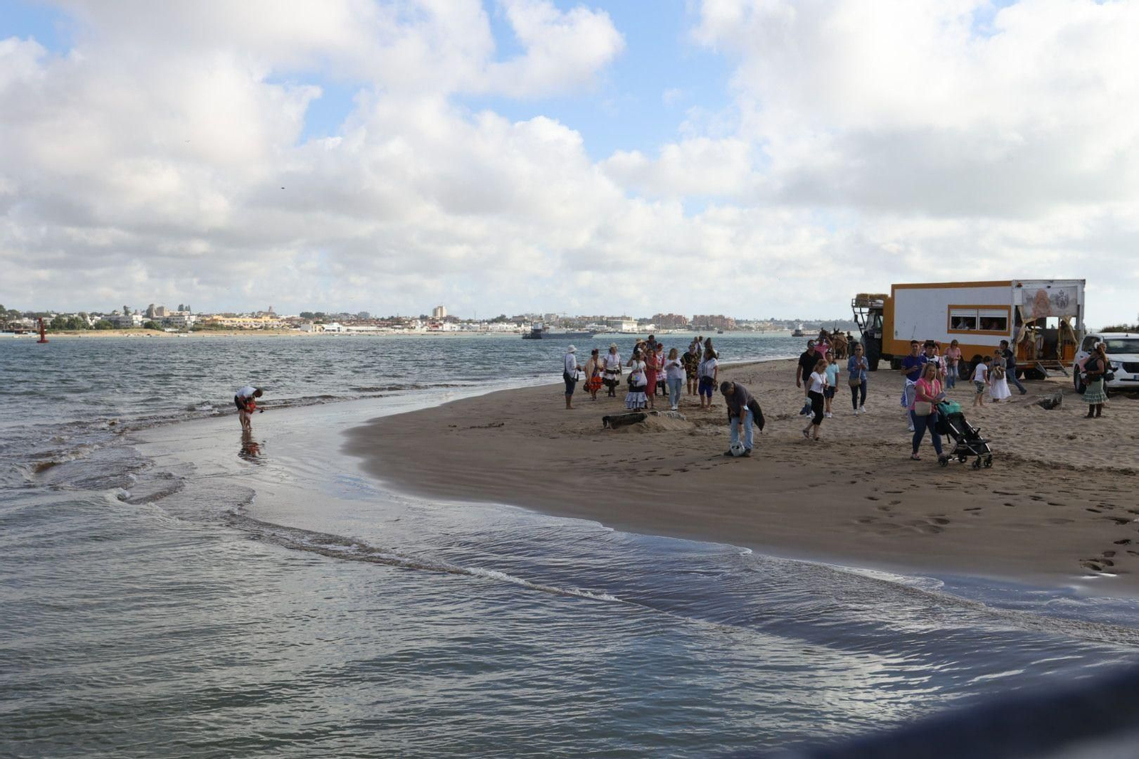 Imágenes del embarque de la Hermadad del Rocío de Jerez
