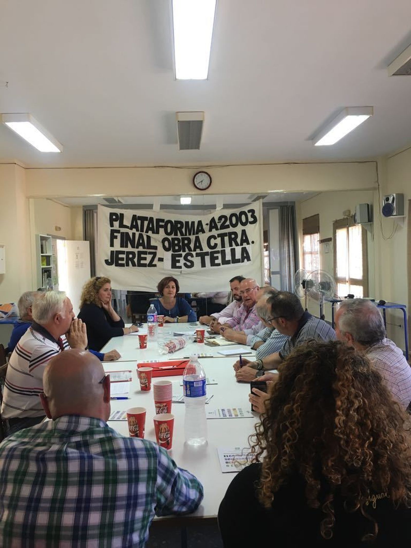 Un momento de la última reunión de la Plataforma A-2003 en la que han acordado manifestarse.