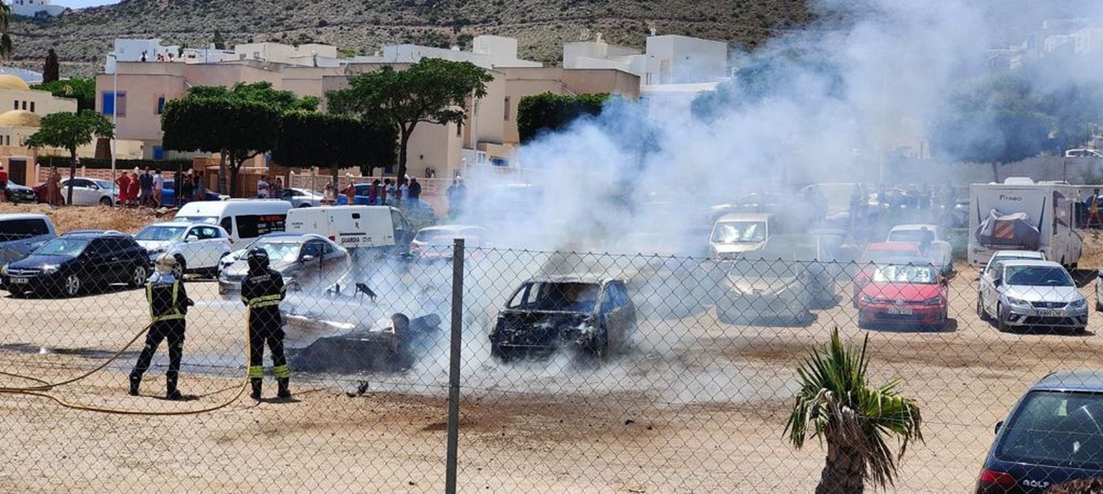 Arde una furgoneta en la playa de San José