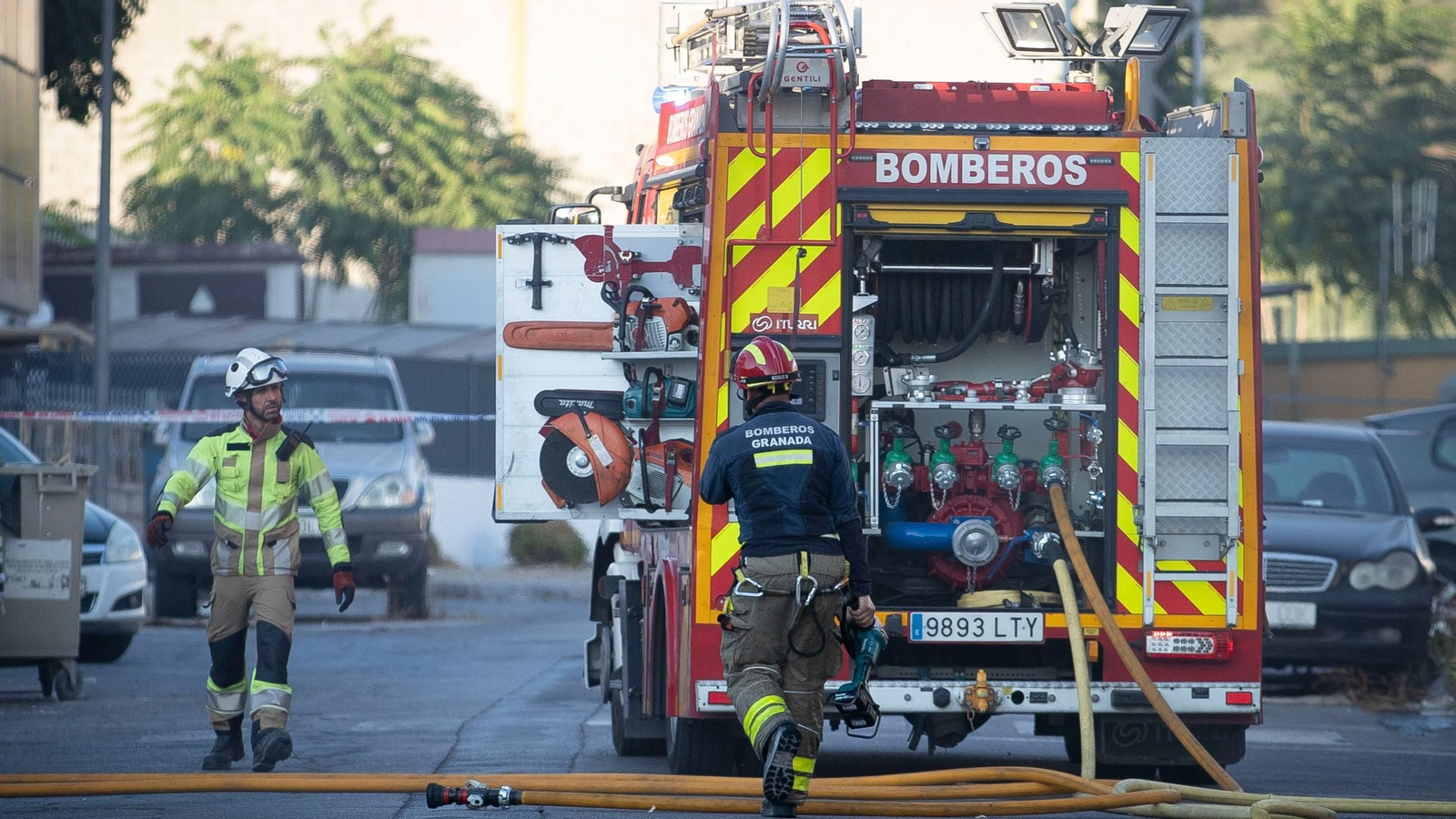 Dos bomberos de Granada en una imagen de archivo