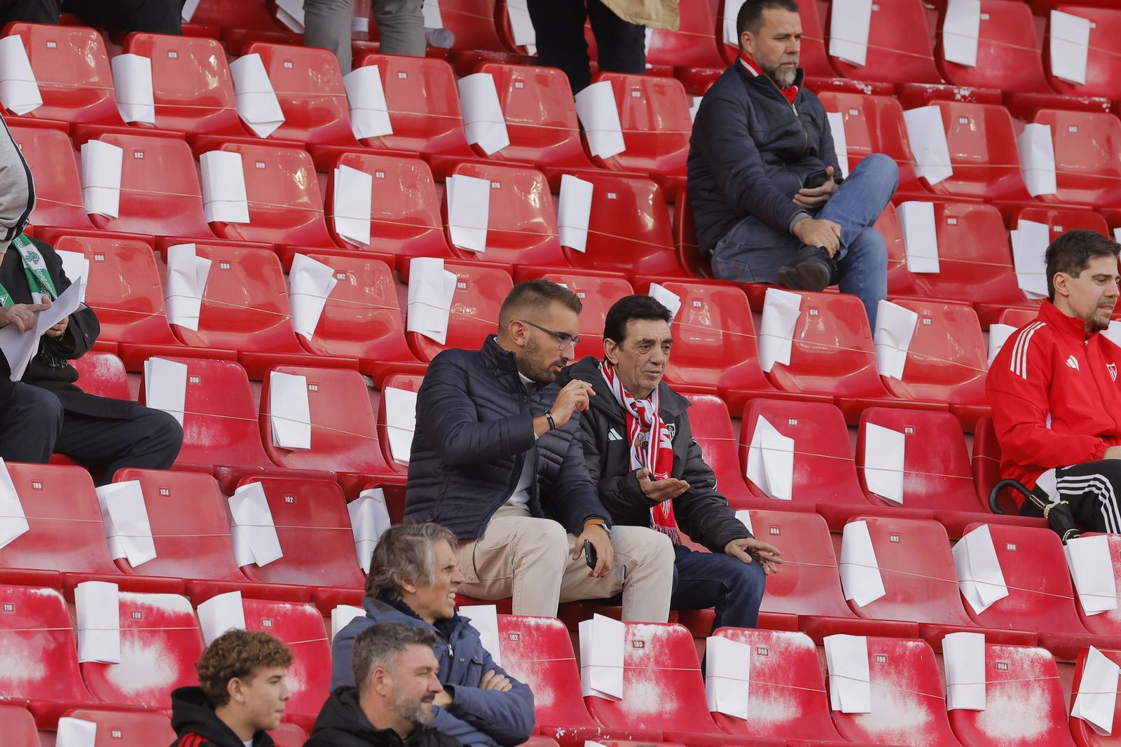 Búscate en las fotos del Sevilla -Betis