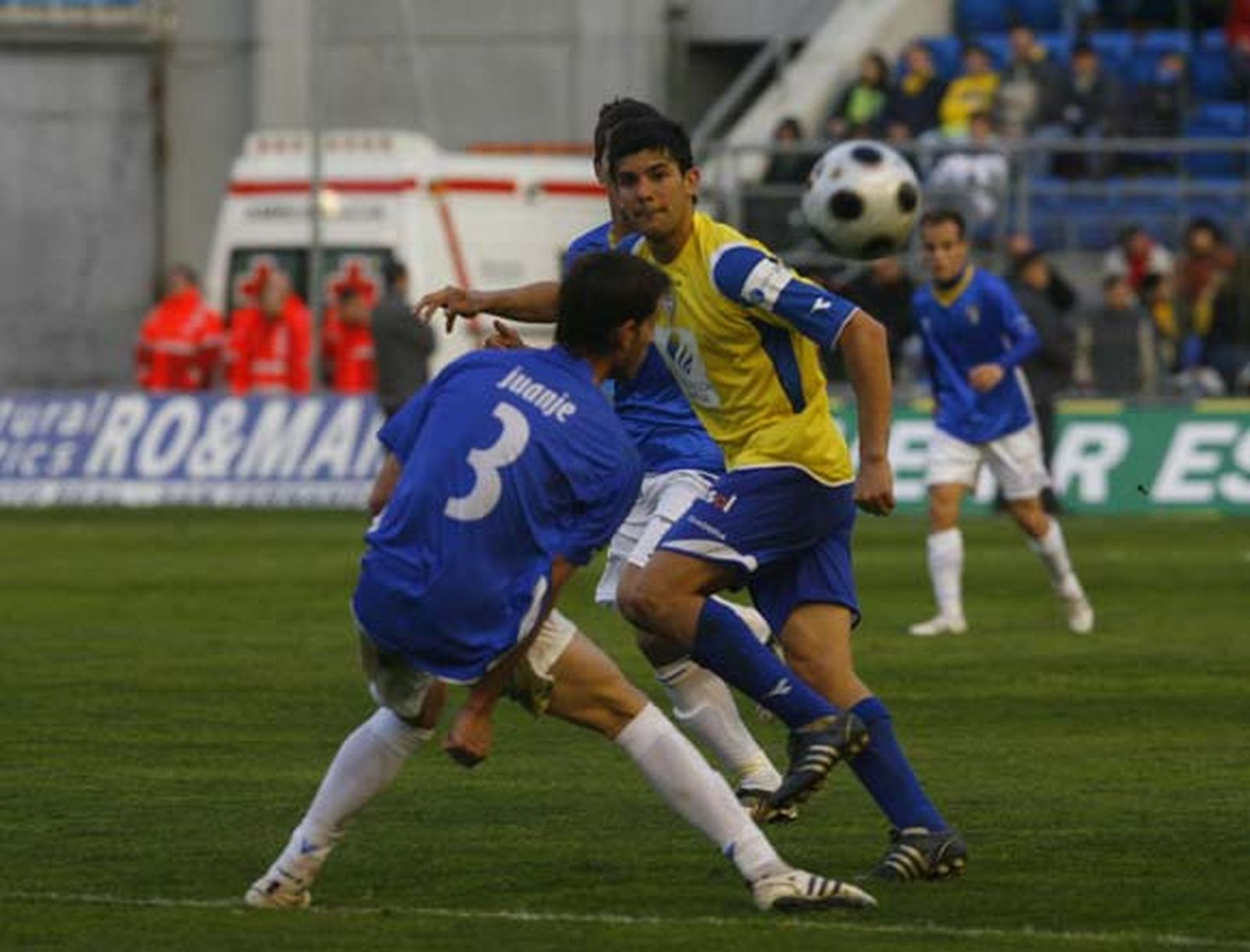 Un Cádiz demoledor arrasa en el derbi ante el San Fernando (6-2)