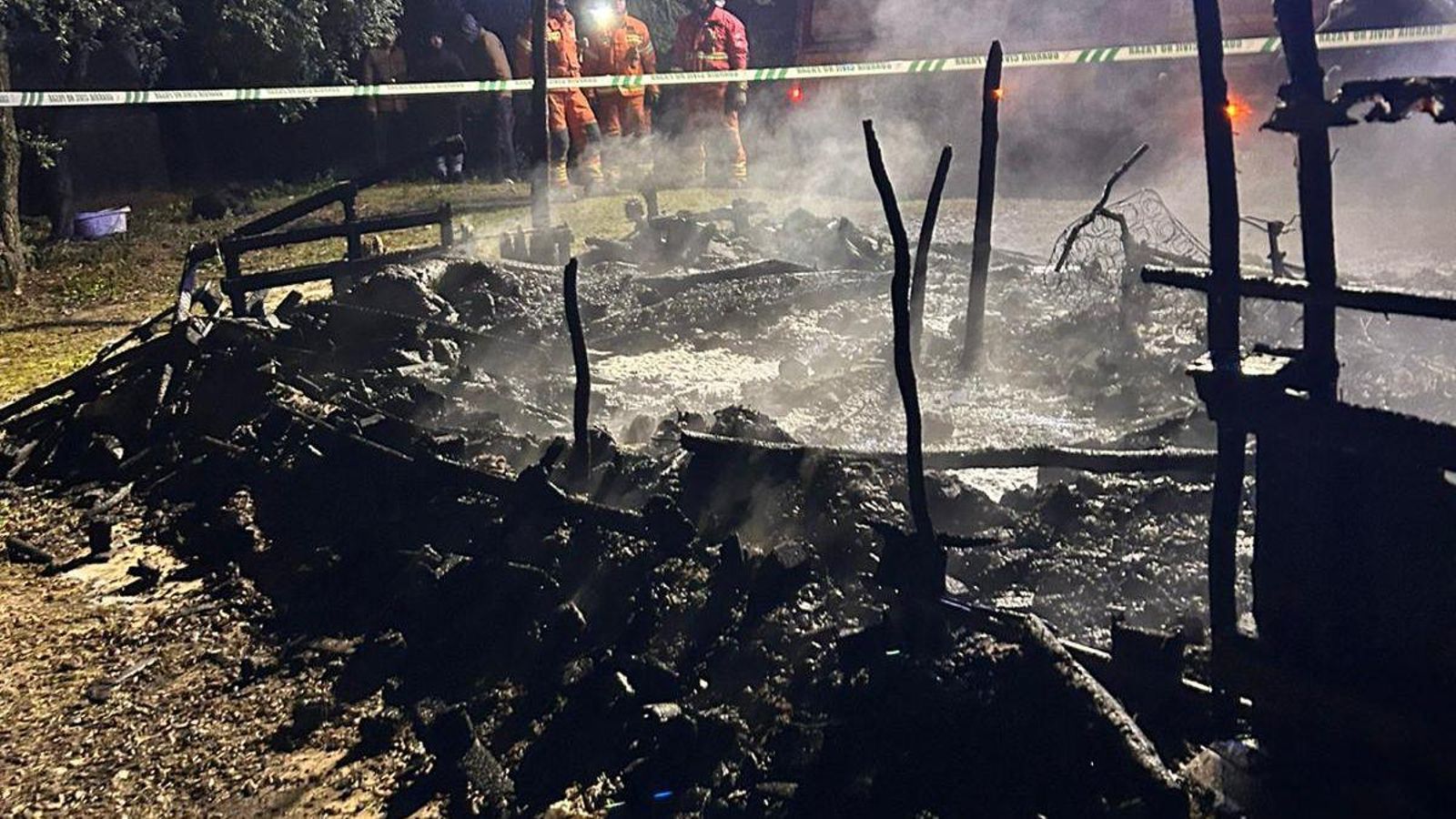 Estado de la chabola tras el incendio. Estado de la chabola tras el incendio.