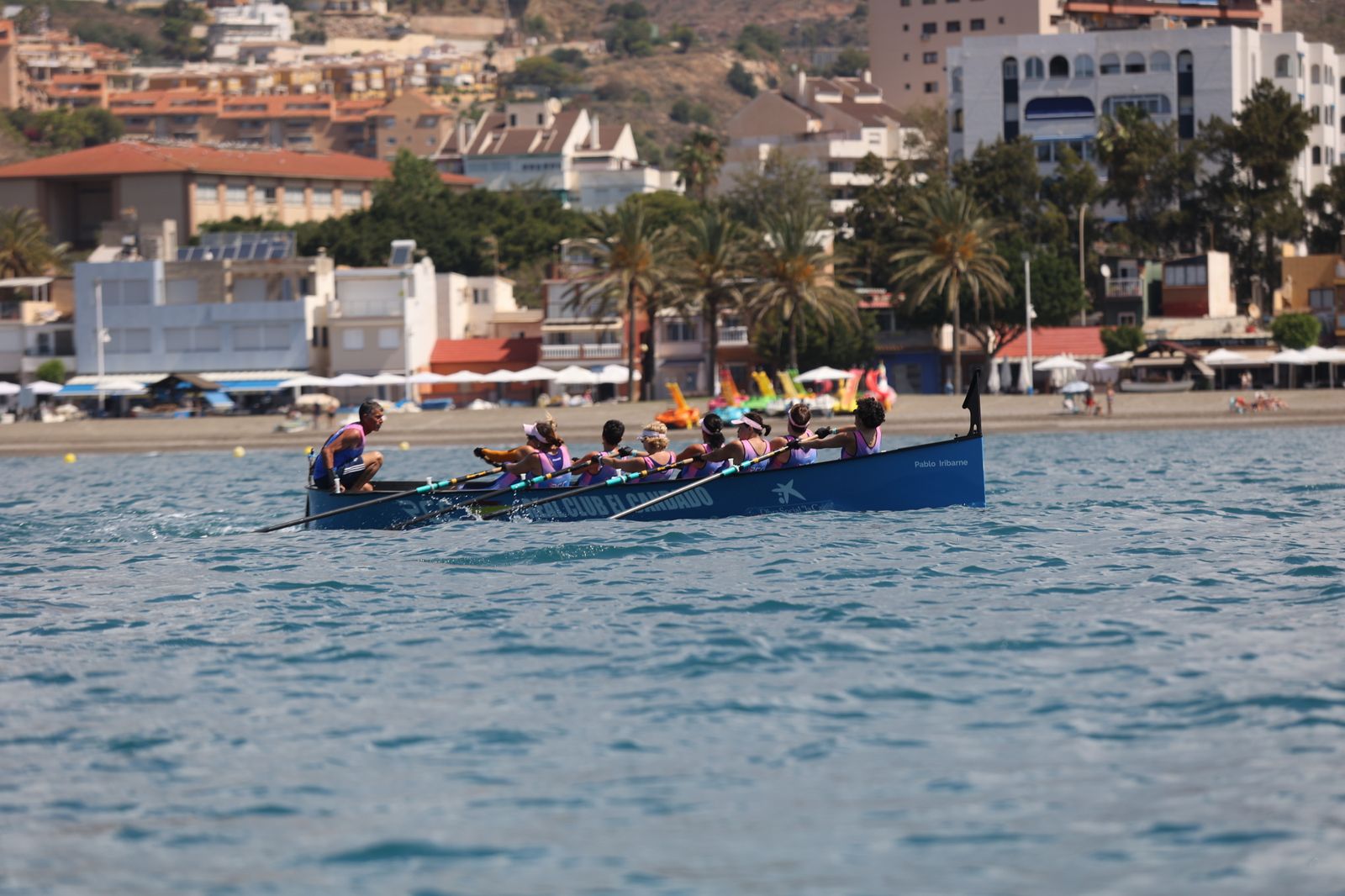 Más de 100 mujeres supervivientes de cáncer participan este sábado en una Regata Nacional en Málaga