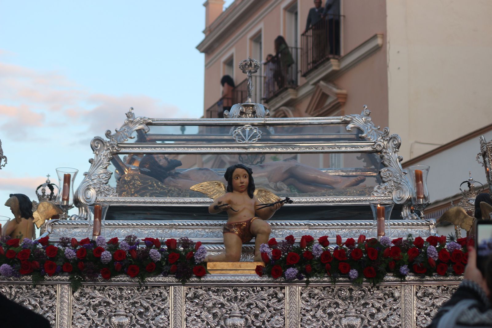 Cristo Yacente durante su salida procesional en la Semana Santa de 2019