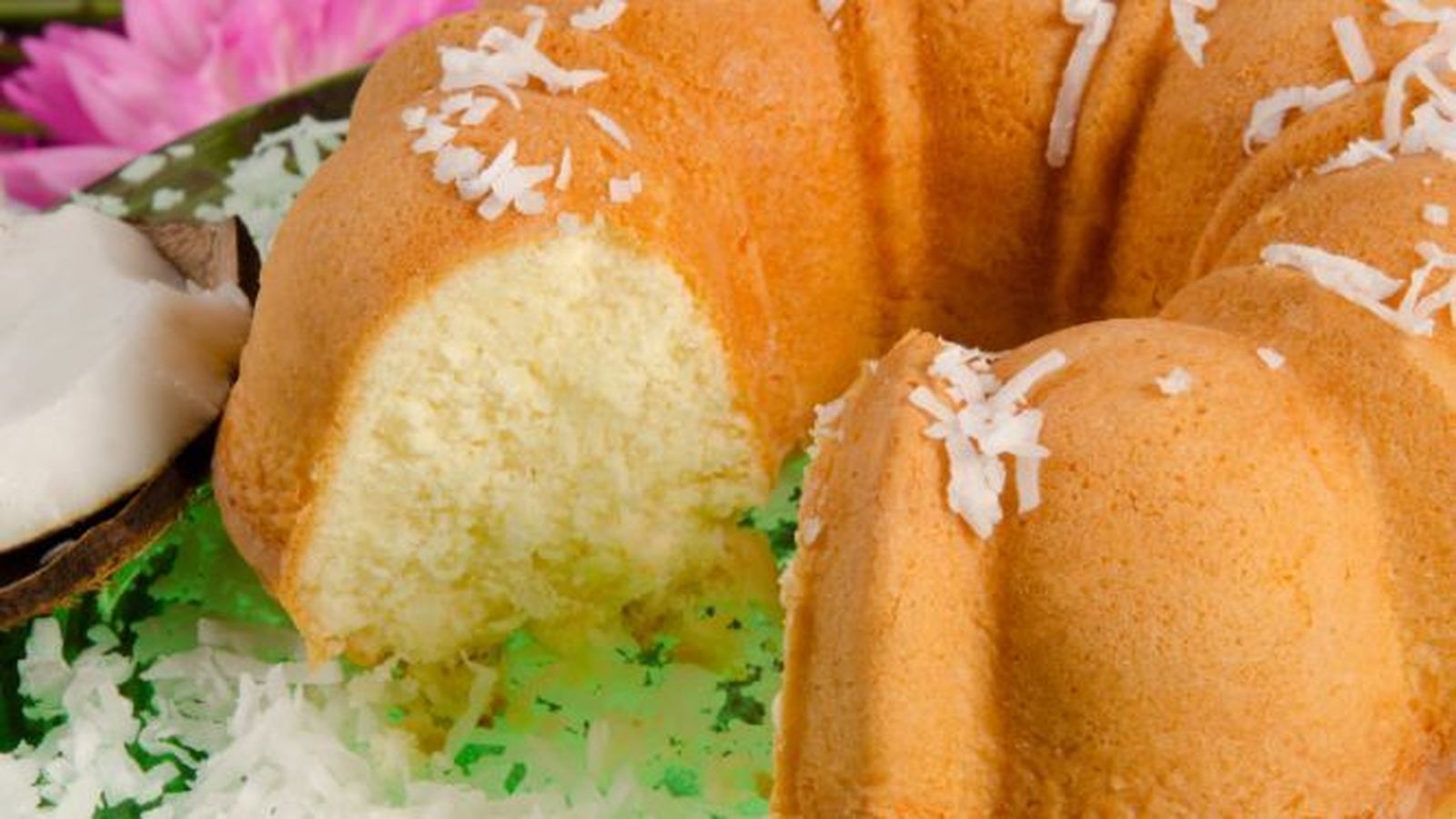 Bizcocho de coco casero, un bocado esponjoso y con toque de verano