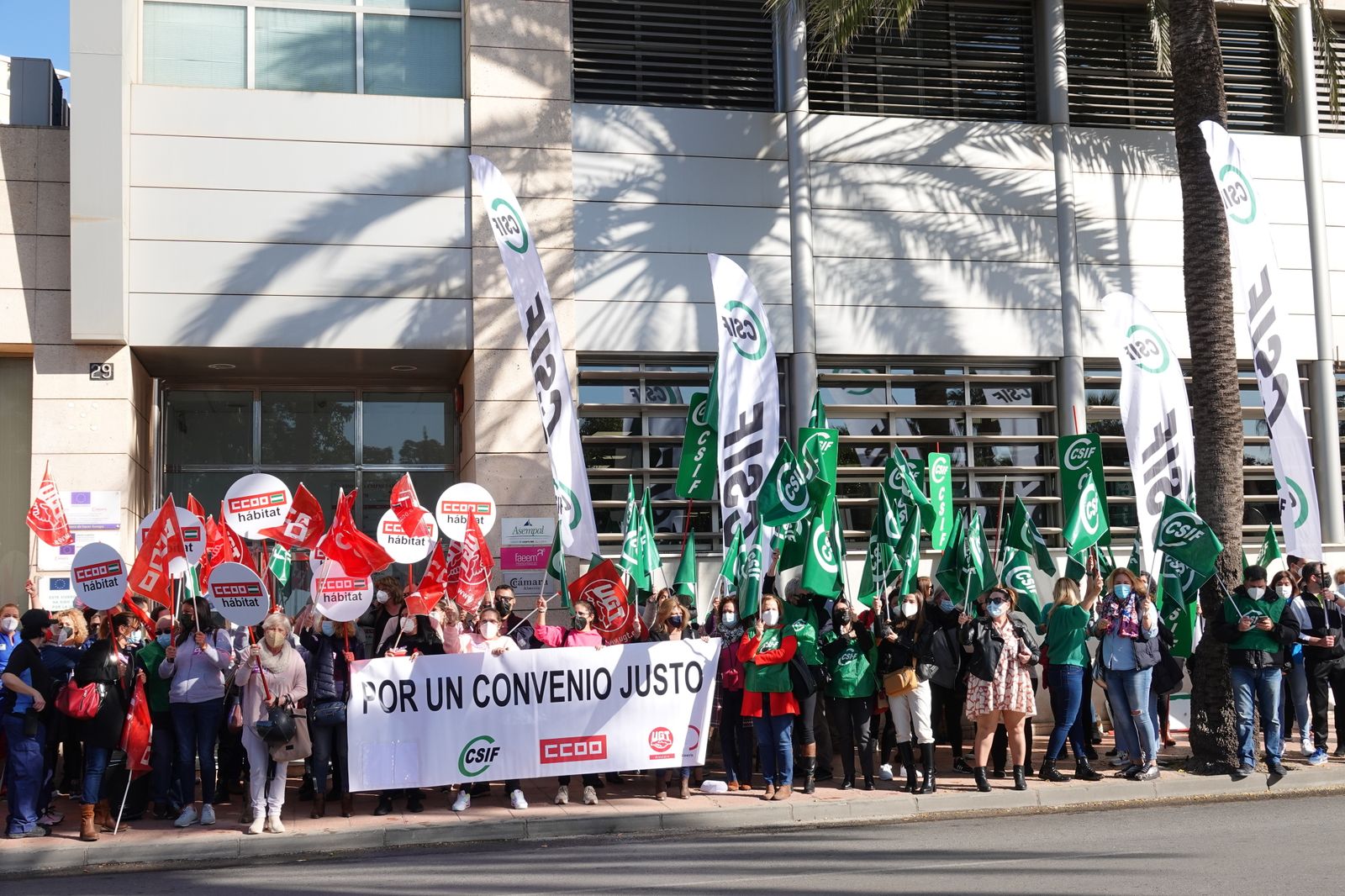 Movilización a las puertas de Asempal en Almería.