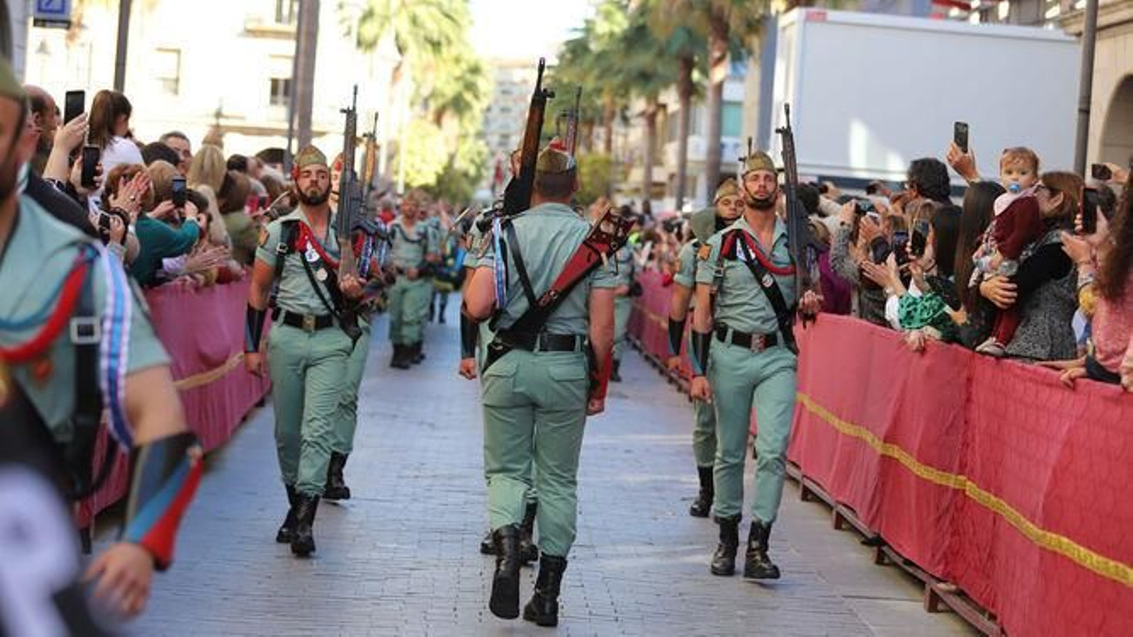 Así fue la procesión del Cristo de la Vera+Cruz acompañado por la Legión en el año 2019
