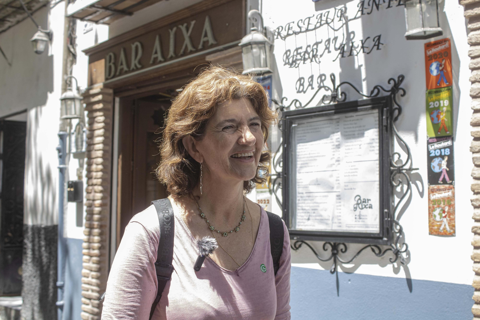 El paseo con Elisa Cabrerizo, candidata de Podemos-AV a la Alcaldía de Granada, en imágenes