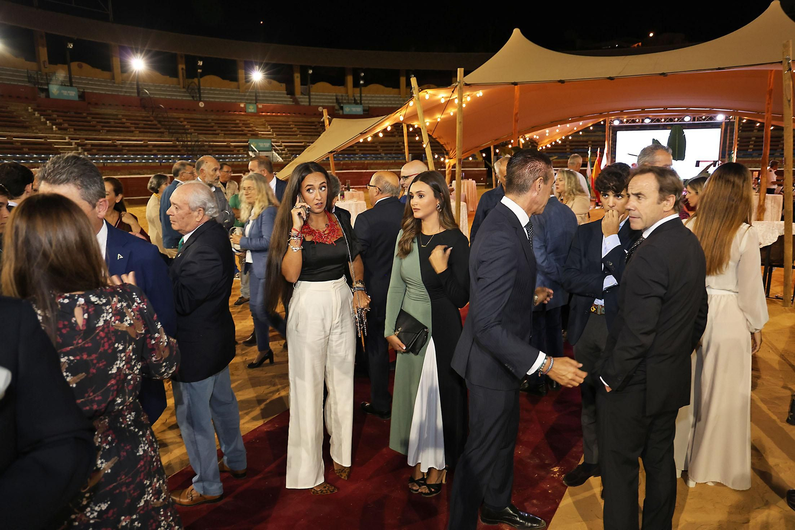 Imágenes del ambiente en la entrega de la XXXII edición de los premios taurinos "El Cabezo"