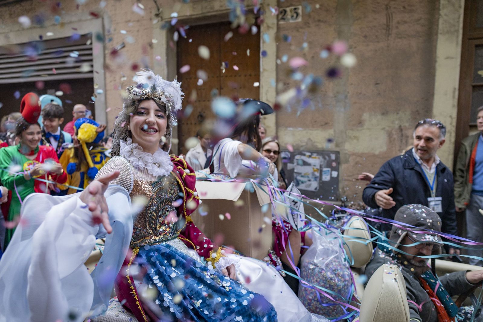El Carnaval en la calle calienta motores: pregón infantil y concierto en San Antonio
