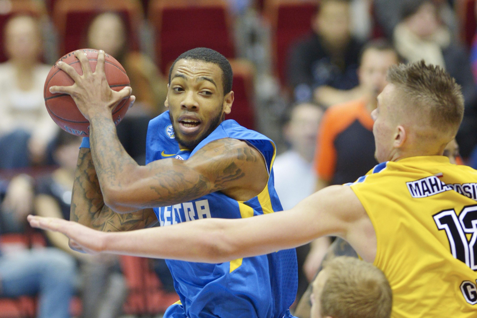 Las fotos de la carrera de Malcolm Thomas, un trotamundos del baloncesto