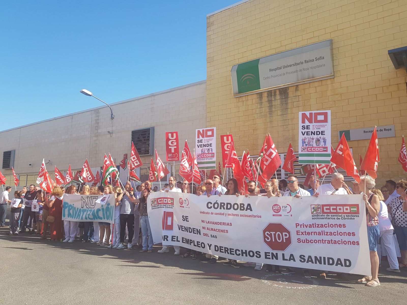 Protestantes en Reina Sofía.