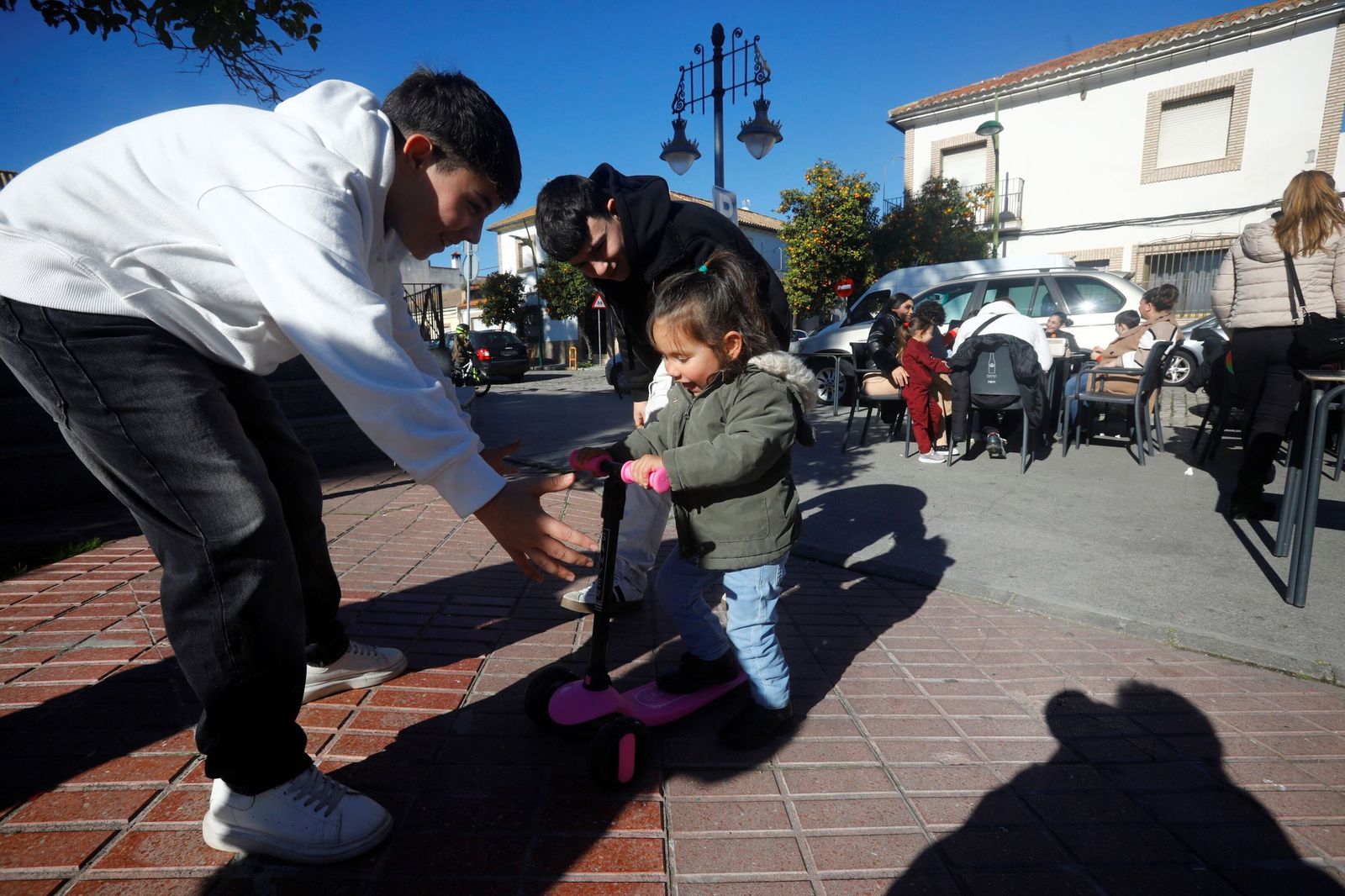 Los niños de Córdoba disfrutan de sus regalos de Reyes, en imágenes