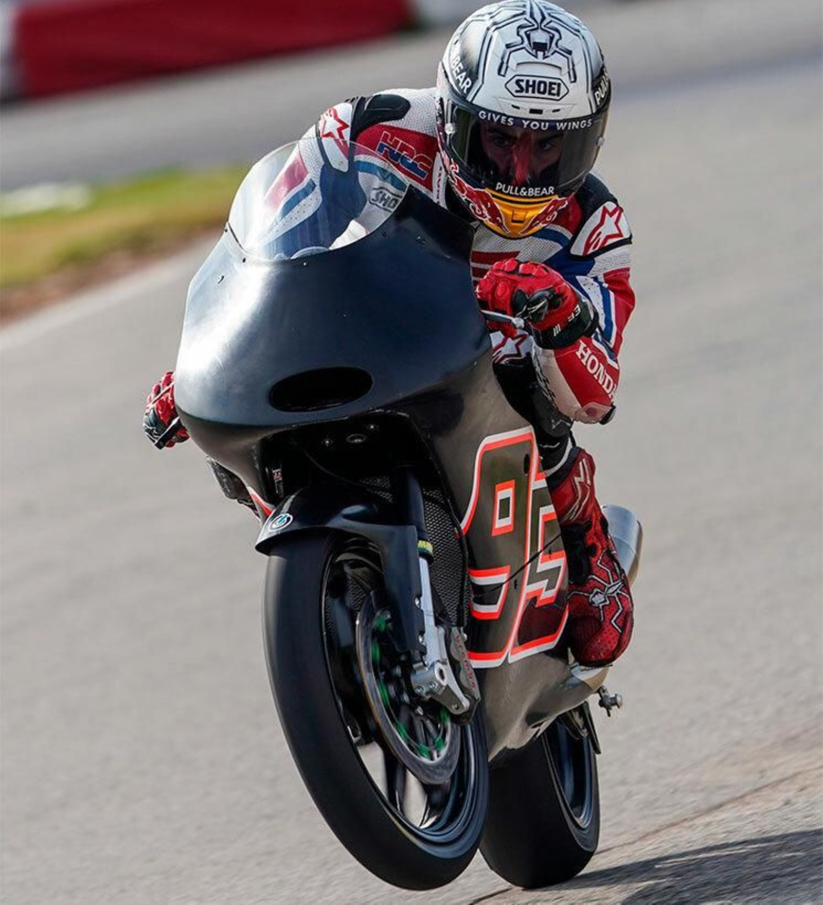 Marc Márquez, probándose tras su operación.