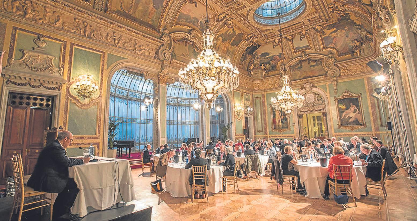 El jurado del concurso internacional de vinos Bacchus de la Unión Española de Catadores durante la edición de 2018.
