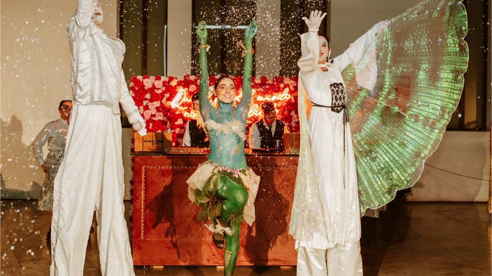 Hadas, luciérnagas y magos animaron la velada.