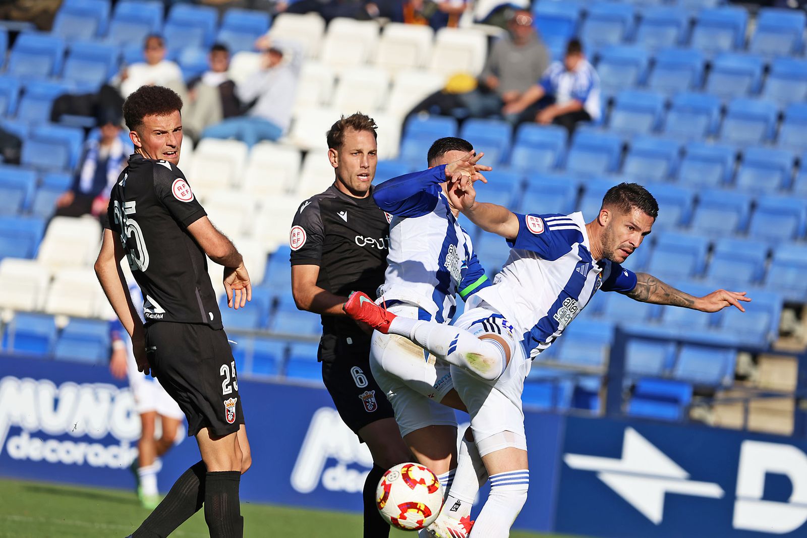 Las imágenes del encuentro entre el Recreativo de Huelva y el Ceuta