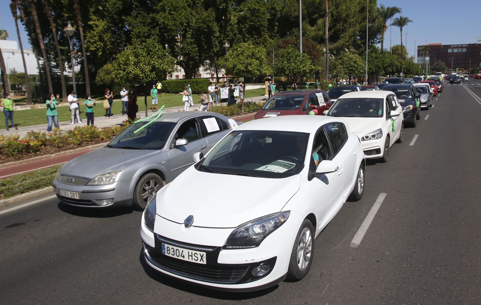 La caravana por una vuelta al cole segura en Córdoba, en fotos