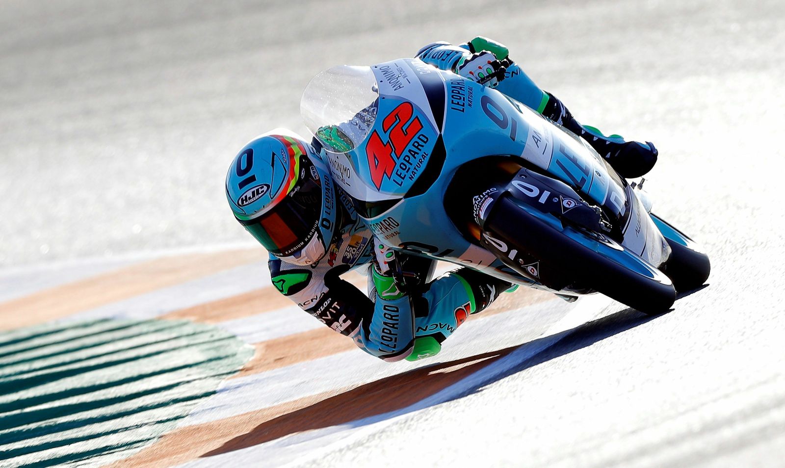 Marcos Ramírez, en una de las pocas curvas de derechas del Ricardo Tormo.