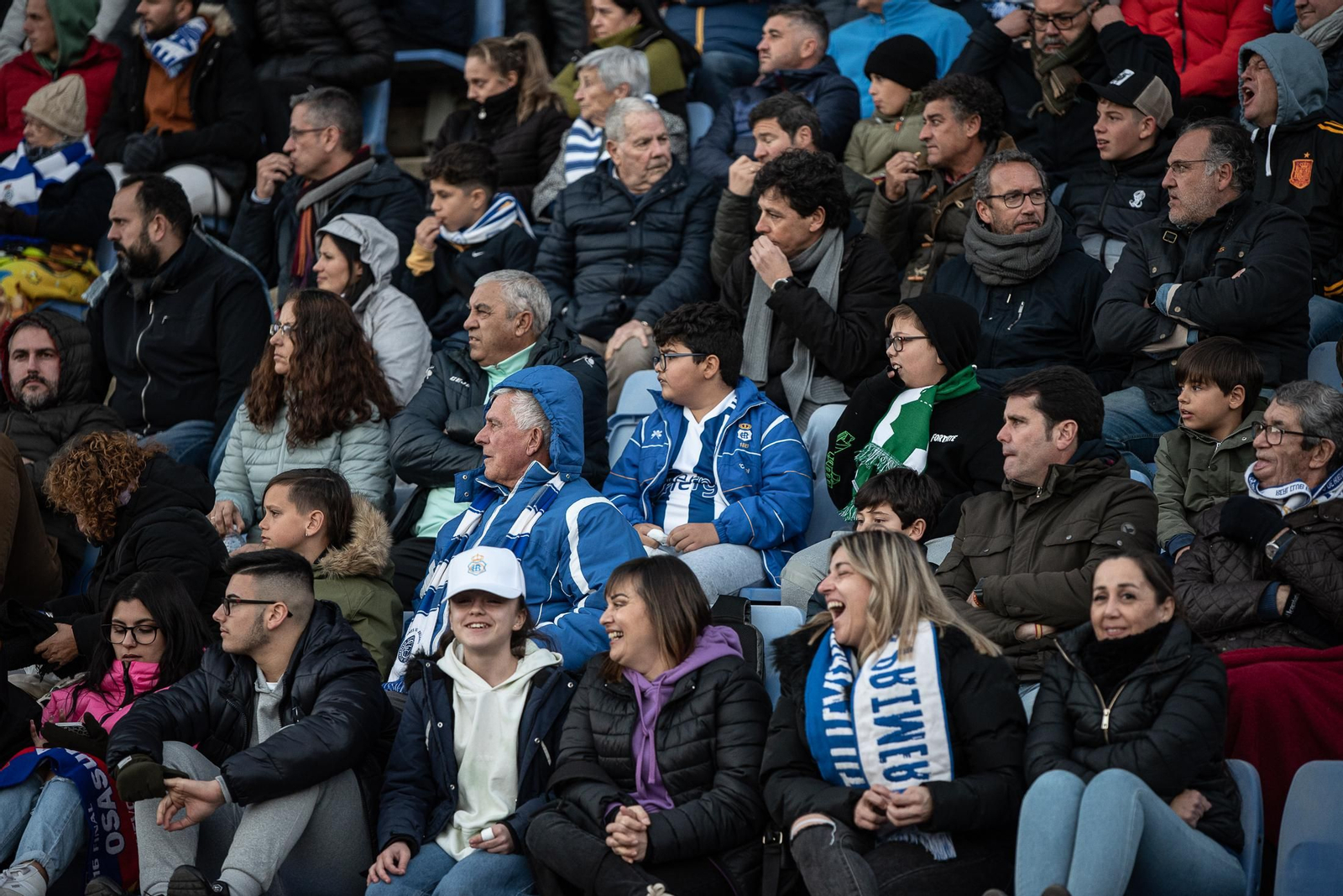 Imágenes de la afición en el Recreativo - San Roque