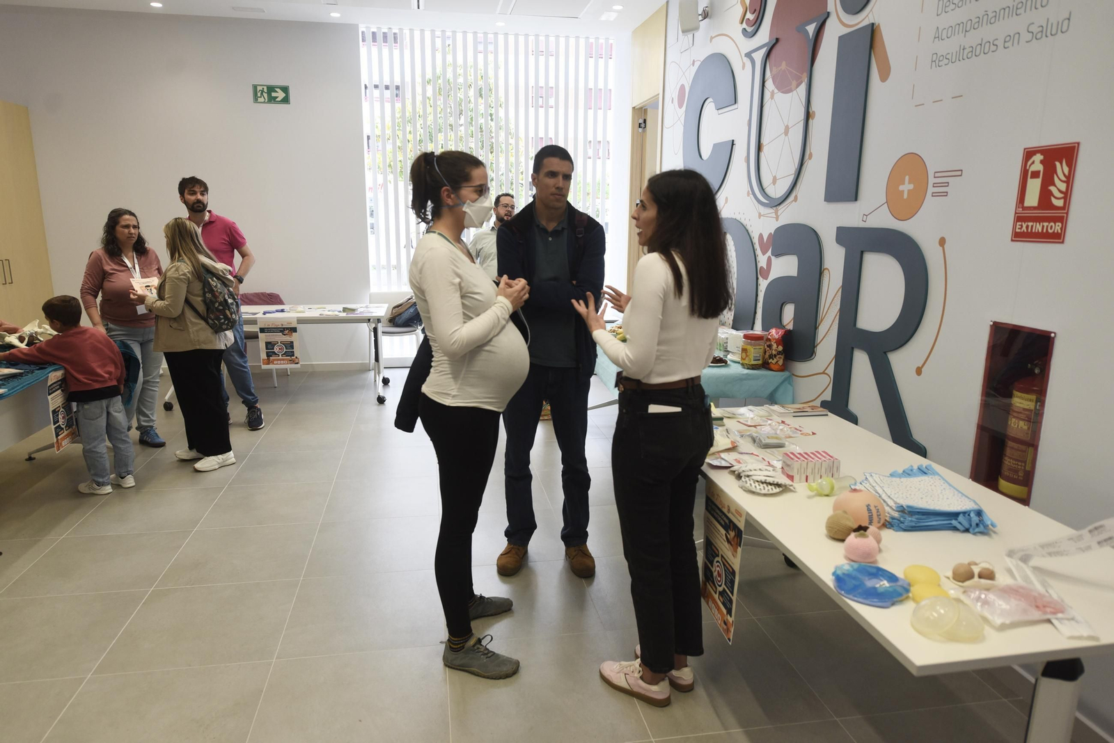 Córdoba celebra el Día de la Matrona con una sesión de 'belly painting'