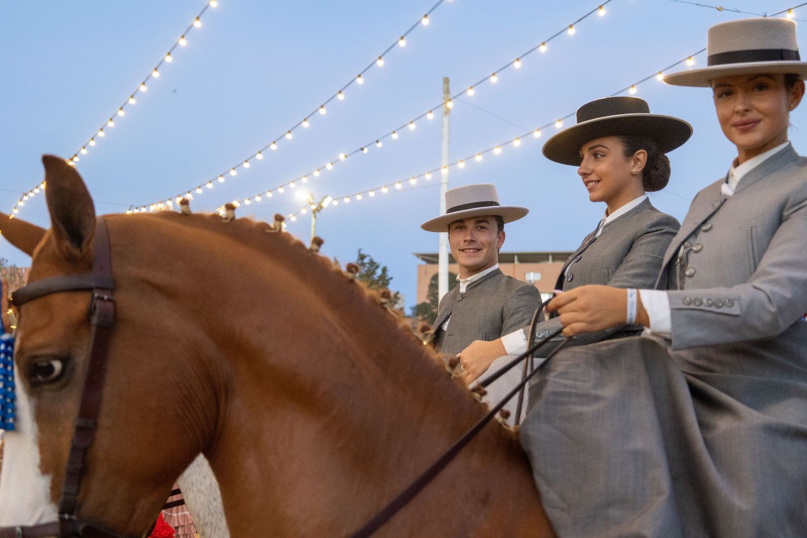 Feria del Caballo 2023: Imágenes del ambiente en la noche del sábado