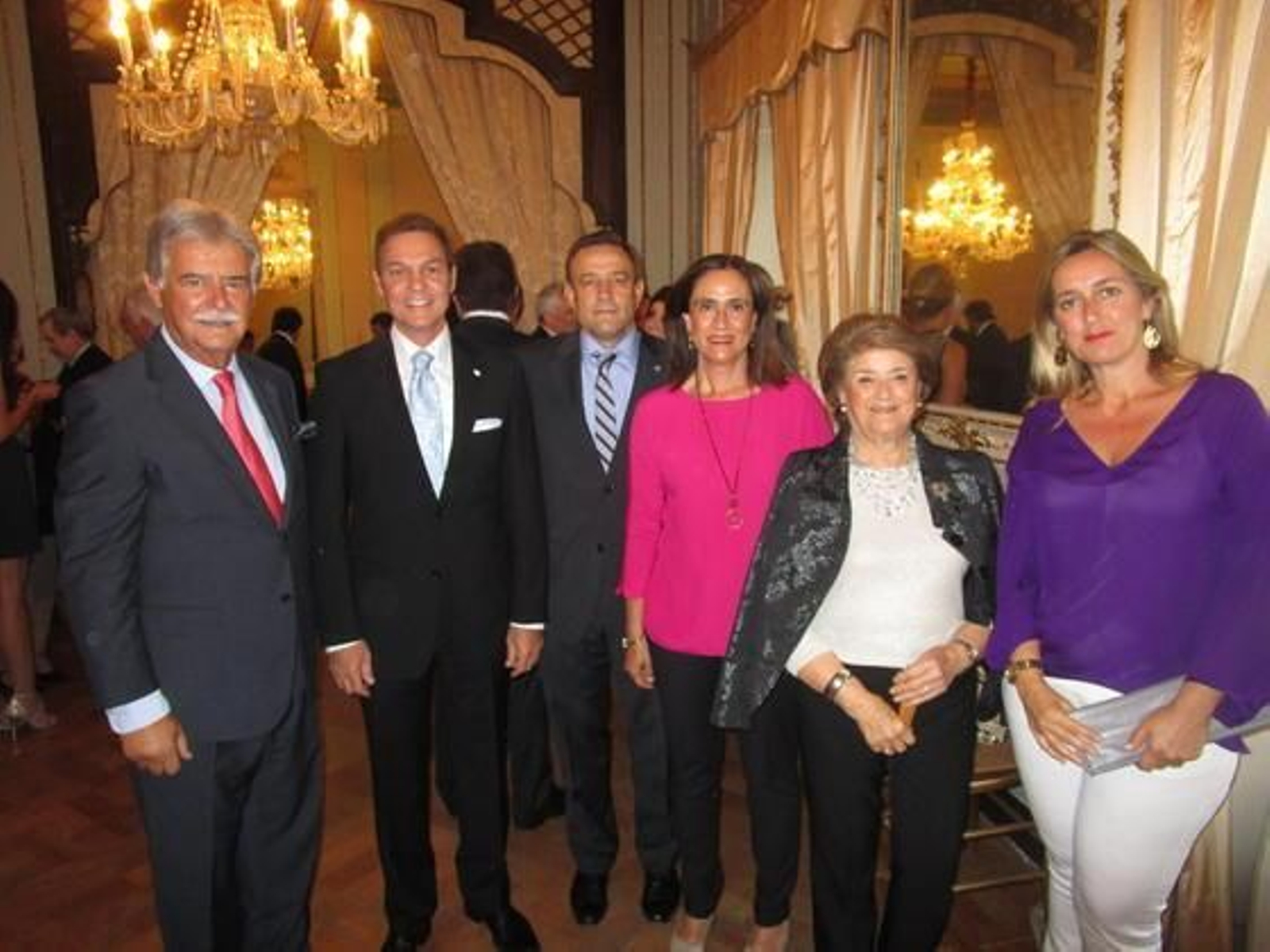 Aurelio Sánchez, el cónsul de Argentina Agustín Núñez, Alfonso Rodríguez. Andrea Mejías, Aurora Velázquez  y Bibiana López de Carrizosa.  Foto: Ignacio Casas de Ciria
