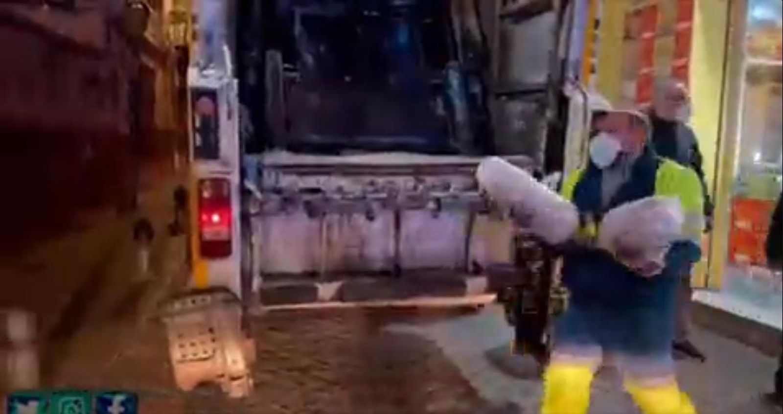 La Policía Local de Granada cierra cuatro kebabs de calle Elvira por insalubridad