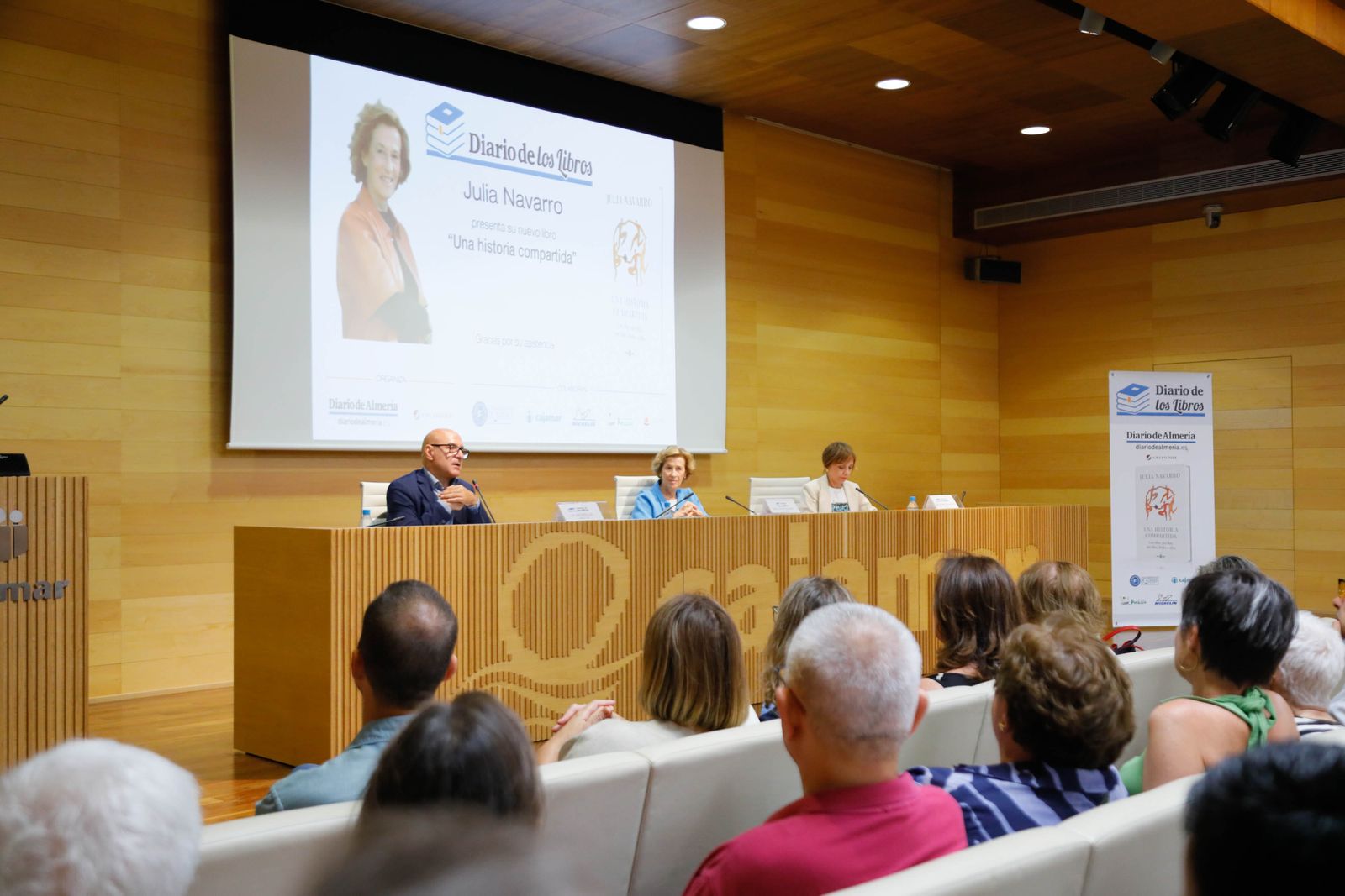 Imágenes de Diario de los Libros, con Julia Navarro