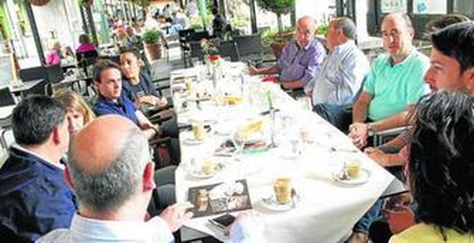 El actual alcalde, el 'popular' José Torres Hurtado, durante la invitación que su partido realizó a periodistas granadinos.